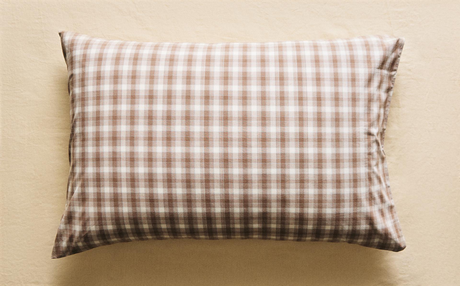 FRONHA DE TRAVESSEIRO INFANTIL DE FLANELA XADREZ FRONHA DE TRAVESSEIRO INFANTIL DE FLANELA XADREZ