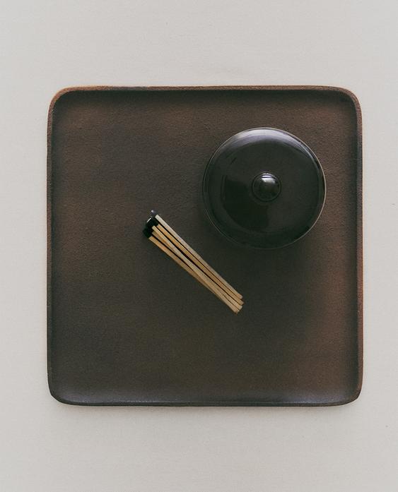 ZWART METALEN DIENBLAD