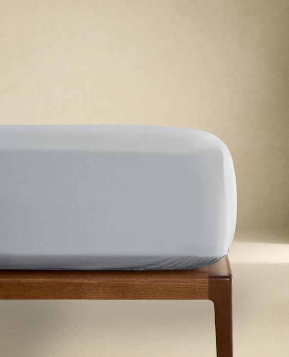 ÇARÇAF ME LLASTIKA PERKALE | 30 CM I LARTË (300 FIJËSH) ÇARÇAF ME LLASTIKA PERKALE | 30 CM I LARTË (300 FIJËSH)