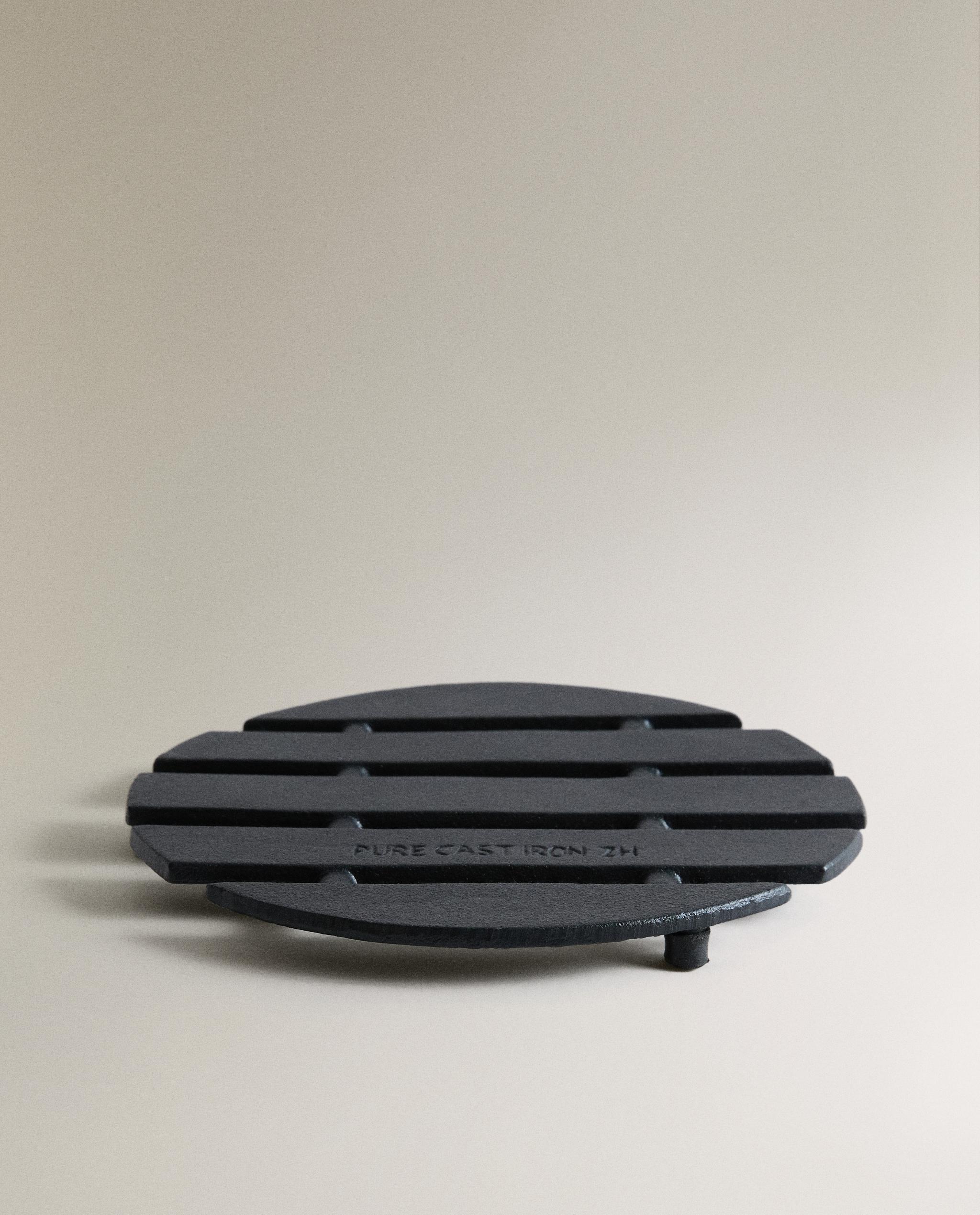IRON TRIVET product thumbnail 4
