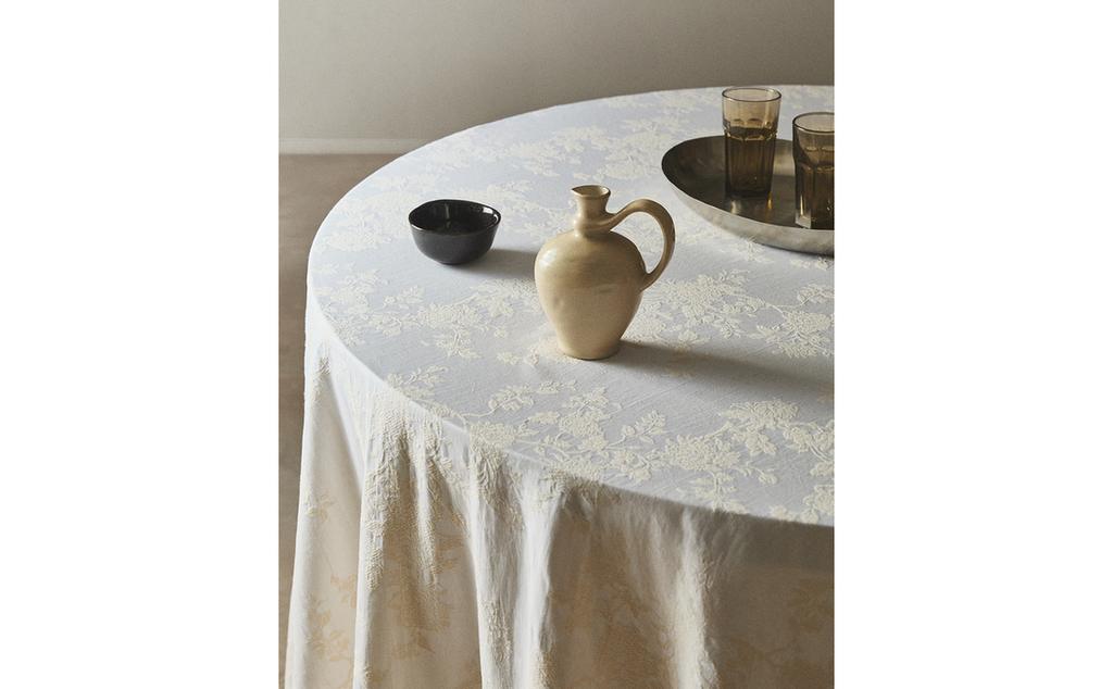 FAȚĂ DE MASĂ ROTUNDĂ DIN BUMBAC JACQUARD