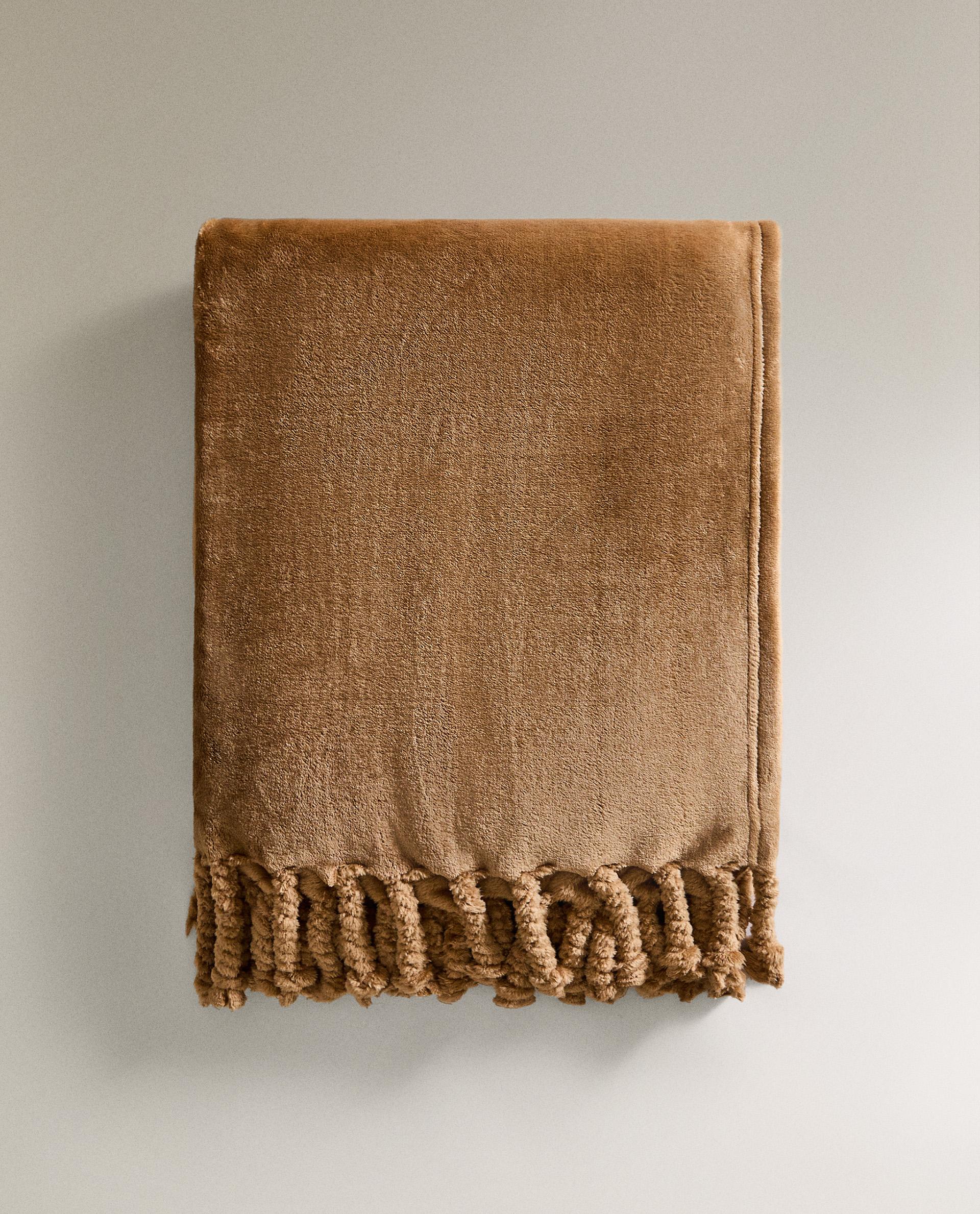 FLEECE BLANKET WITH FRINGING