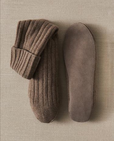 CASHMERE SOCKS WITH LEATHER SOLE