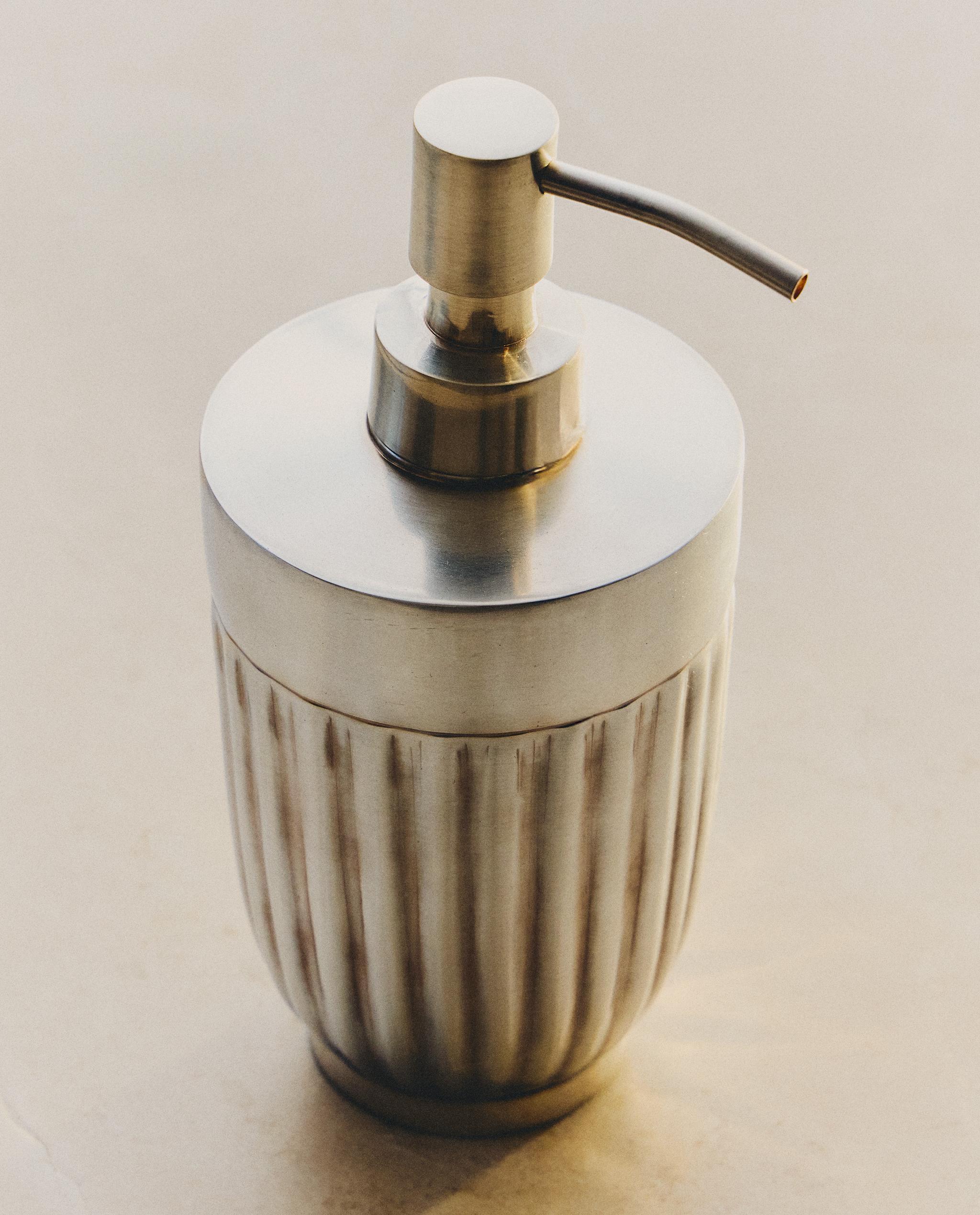 WAVY METAL BATHROOM SET product thumbnail 9