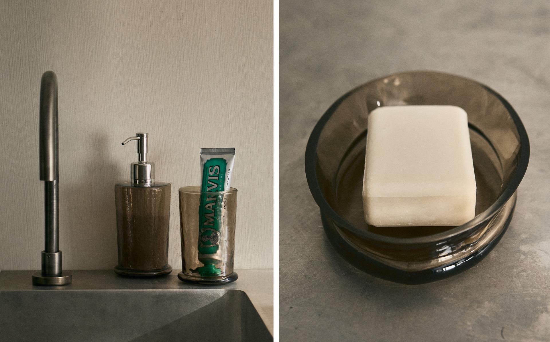 طقم حمام زجاج بارز الملمس طقم حمام زجاج بارز الملمس