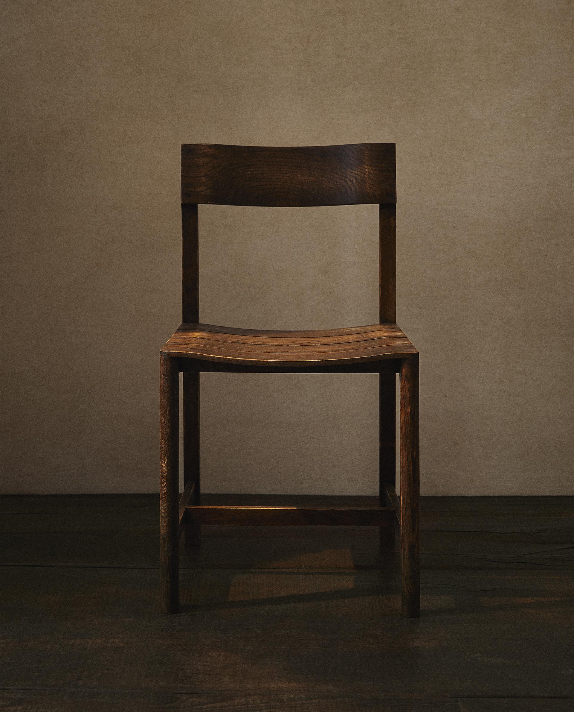 CHAIR 04