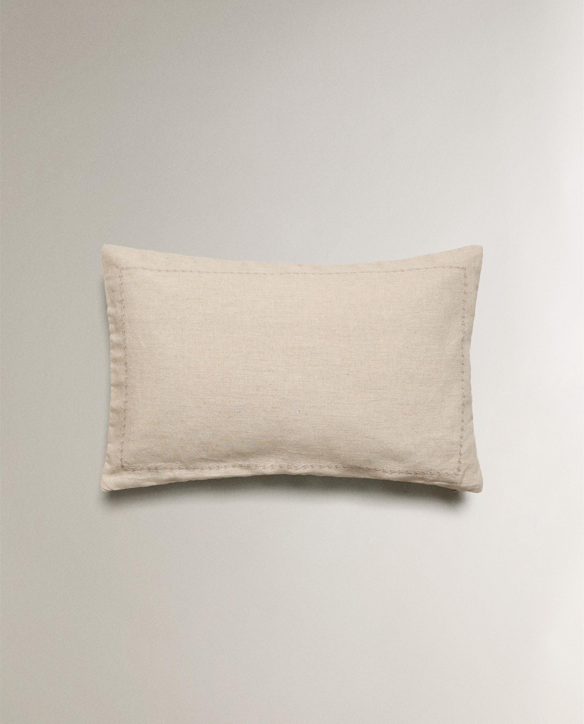 QUILTED LINEN CUSHION COVER WITH DOTS product thumbnail 5