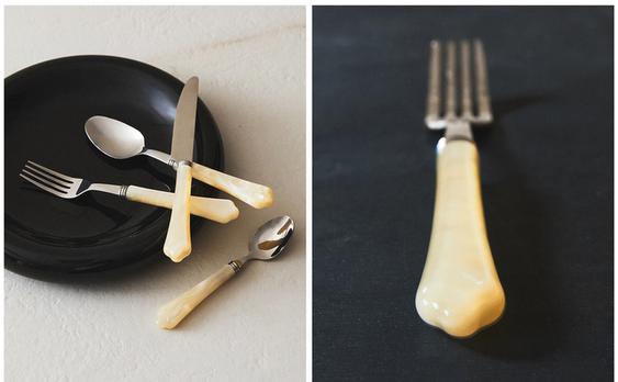 4-PIECE CUTLERY SET WITH MOTHER-OF-PEARL-EFFECT HANDLE