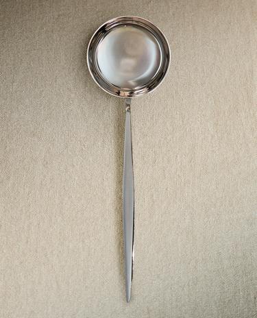 SOUP LADLE WITH EXTRA-FINE HANDLE