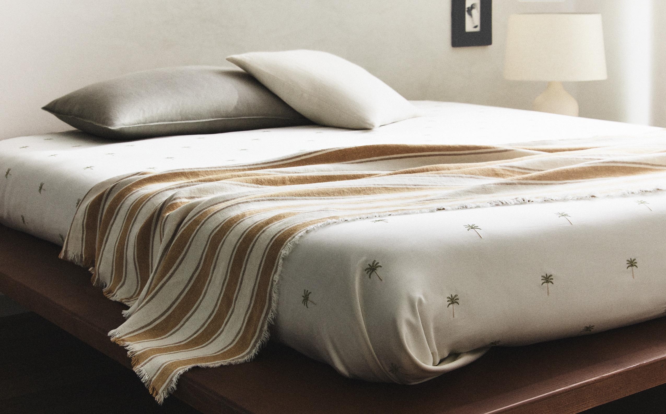 EMBROIDERED PALM TREE SATEEN DUVET COVER