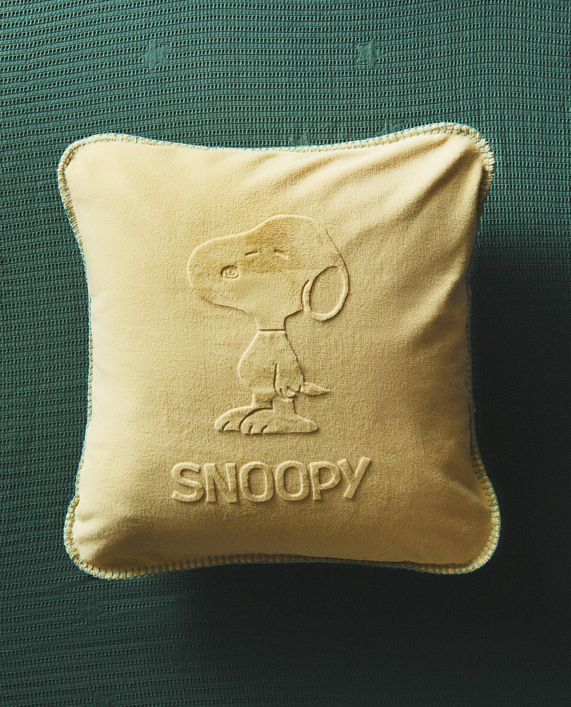 CHILDREN'S PEANUTS™ CUSHION COVER WITH RAISED DESIGN