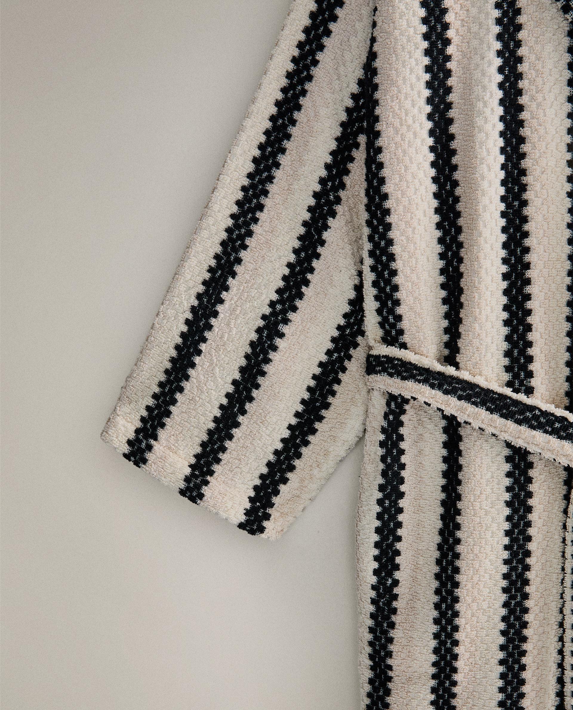 GEOMETRIC JACQUARD BATHROBE product thumbnail 8