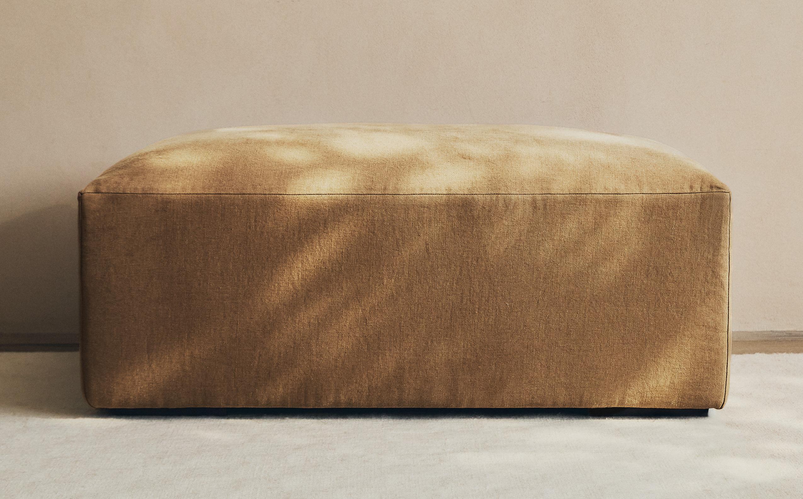 WASHED LINEN POUF
