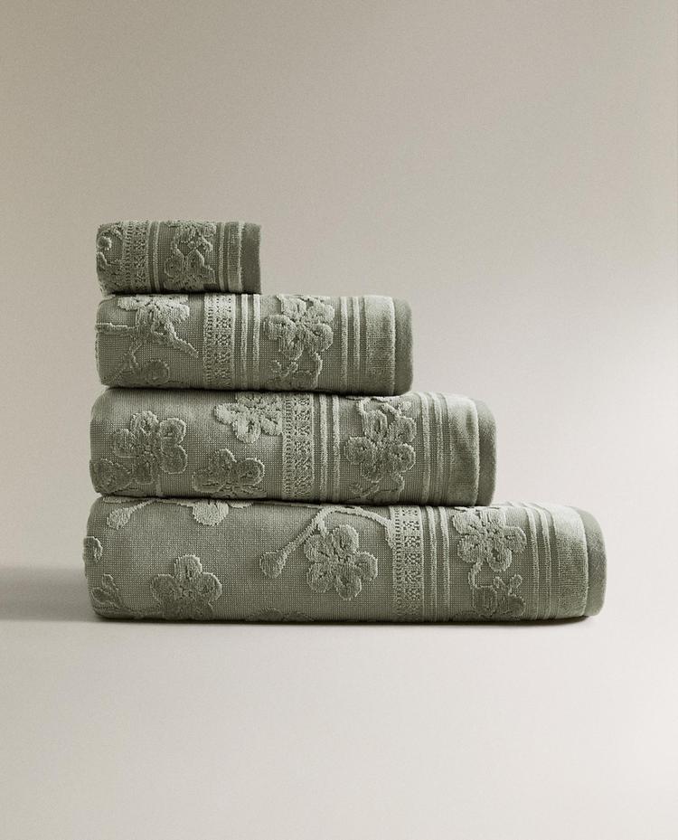 FLORAL JACQUARD BATH TOWEL