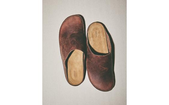 MINIMALISTISCHE LEDERPANTOFFEL