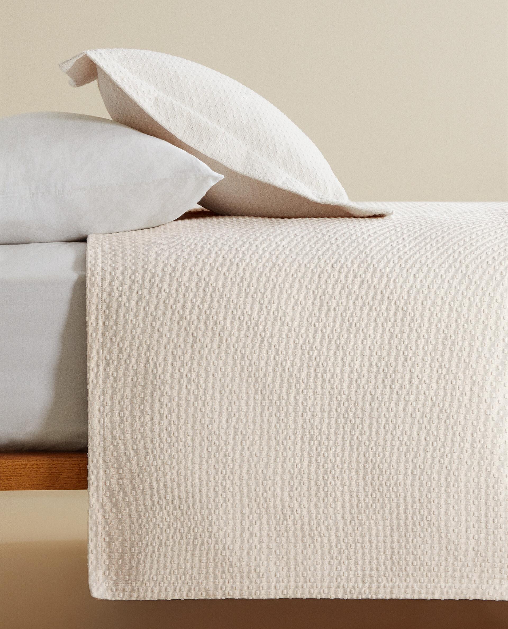 BEDSPREAD WITH POLKA DOT DESIGN product thumbnail 11