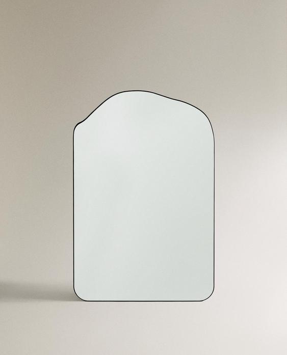 ASYMMETRISCHER WANDSPIEGEL