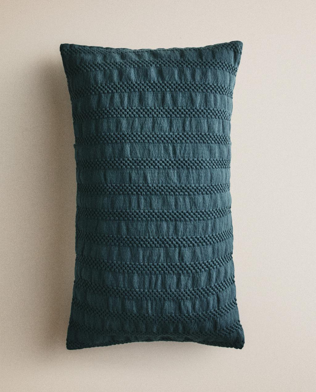 غلاف وسادة للأطفال بملمس مخطط بارز