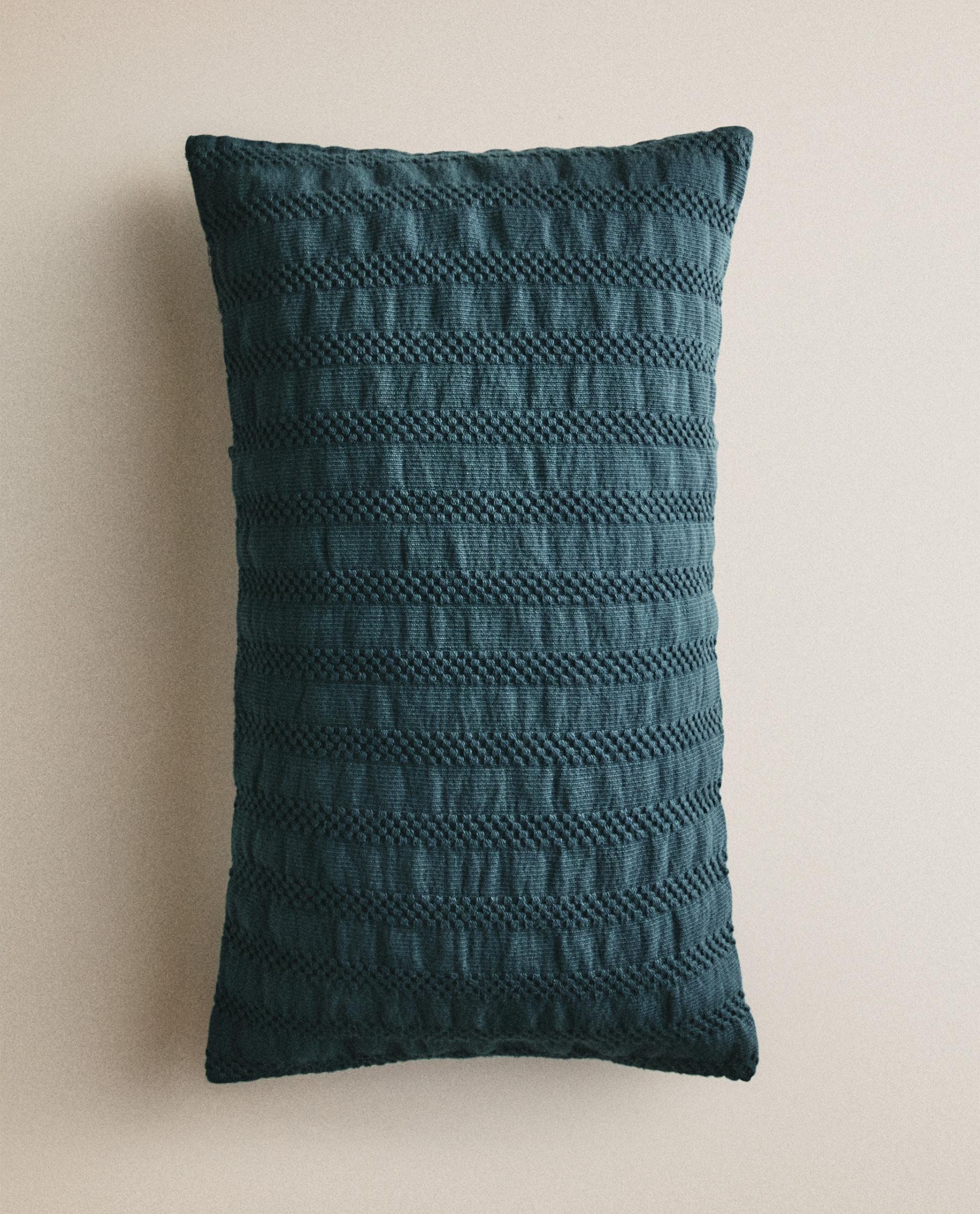 KIDS' STRIPED TEXTURED CUSHION COVER KIDS' STRIPED TEXTURED CUSHION COVER