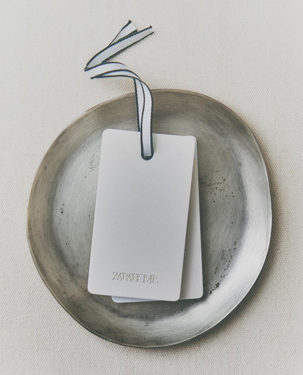 WHITE POWDERY SCENTED WARDROBE BAR PACK (PACK OF 4)