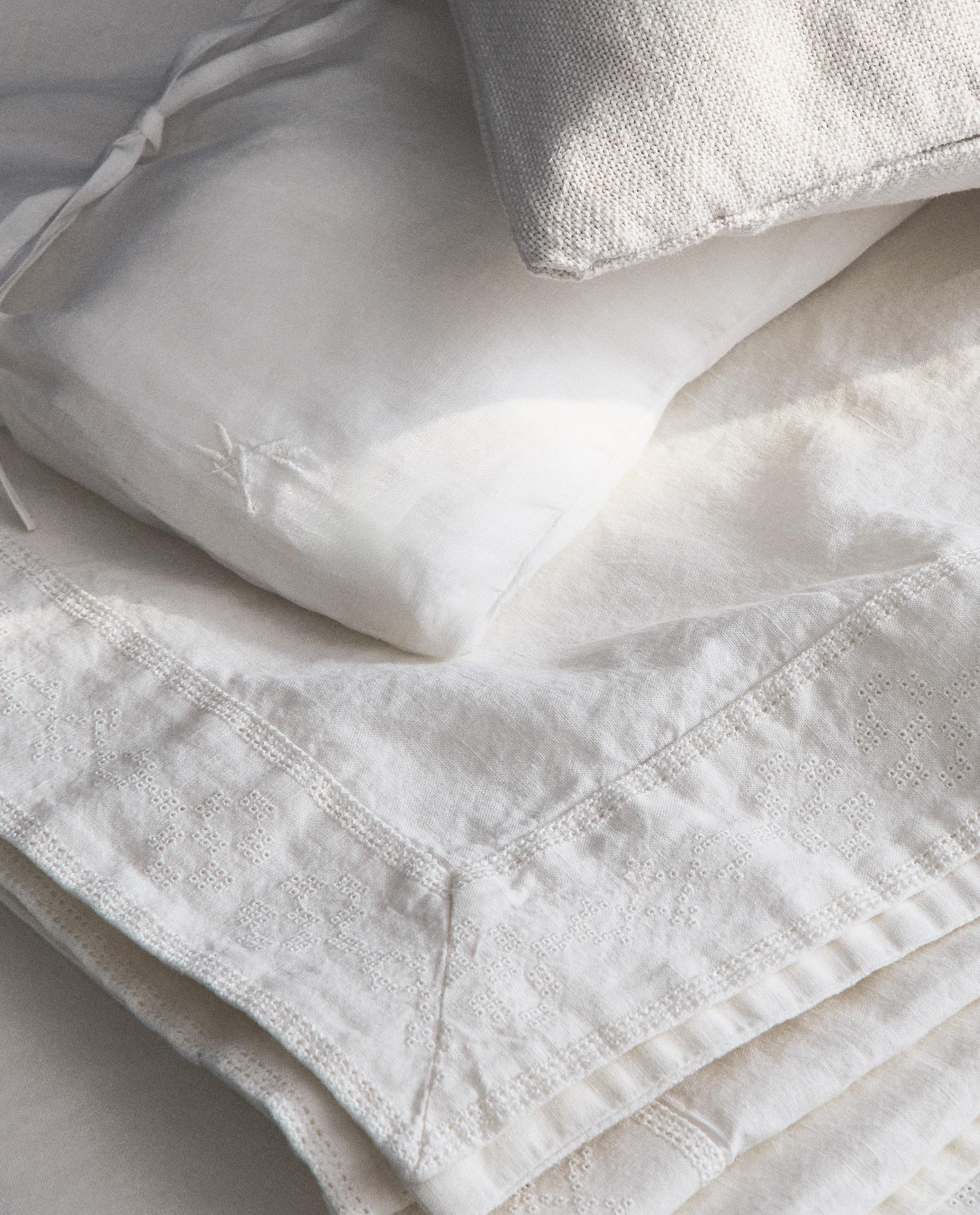 LINEN AND COTTON BEDSPREAD AND PRINTED RUG product thumbnail 19