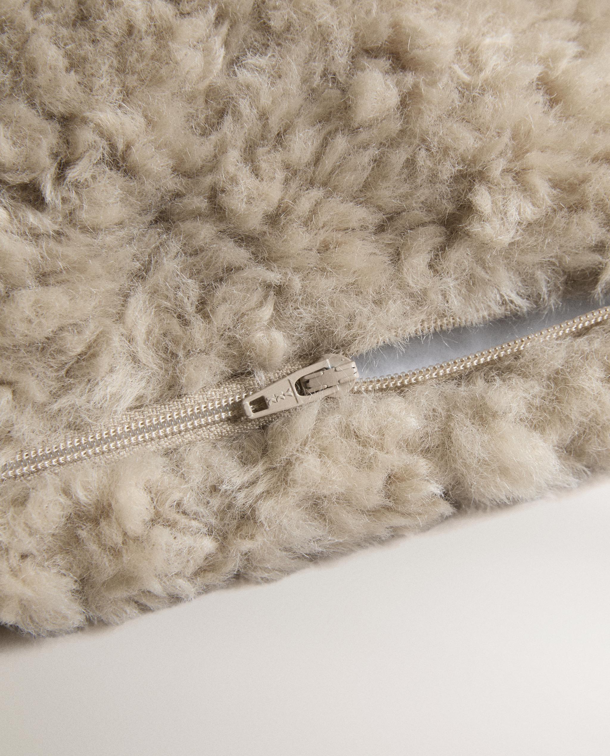 FAUX SHEARLING PET BED product thumbnail 5