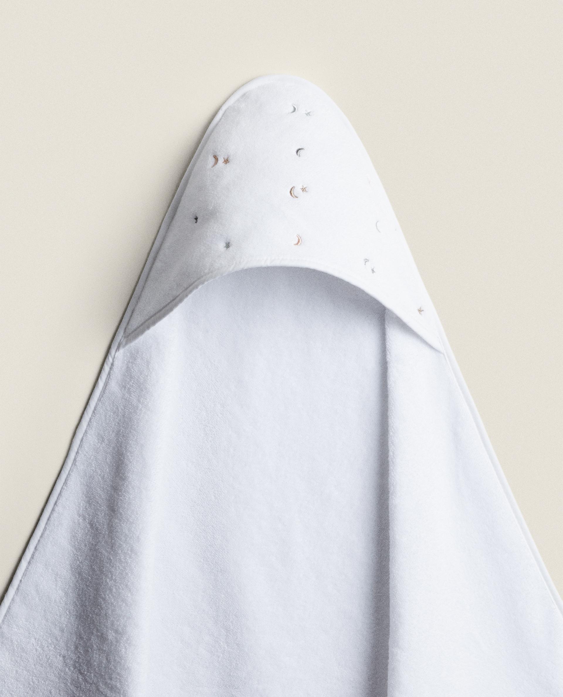 MOON AND STAR HOODED BABY TOWEL product thumbnail 4