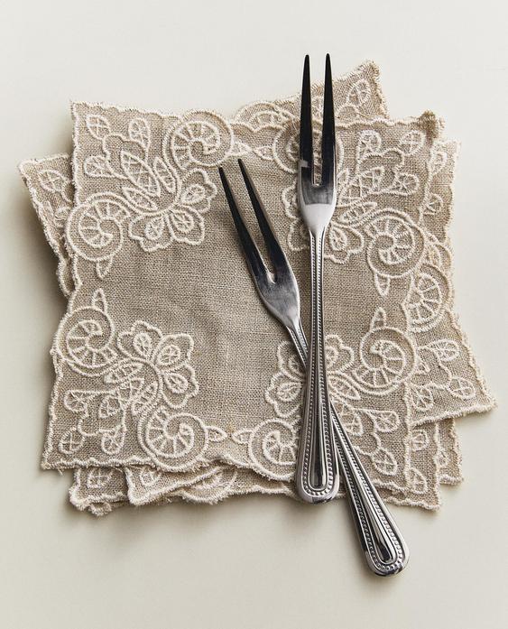 PACK OF LINEN COASTERS (PACK OF 4) PACK OF LINEN COASTERS (PACK OF 4)