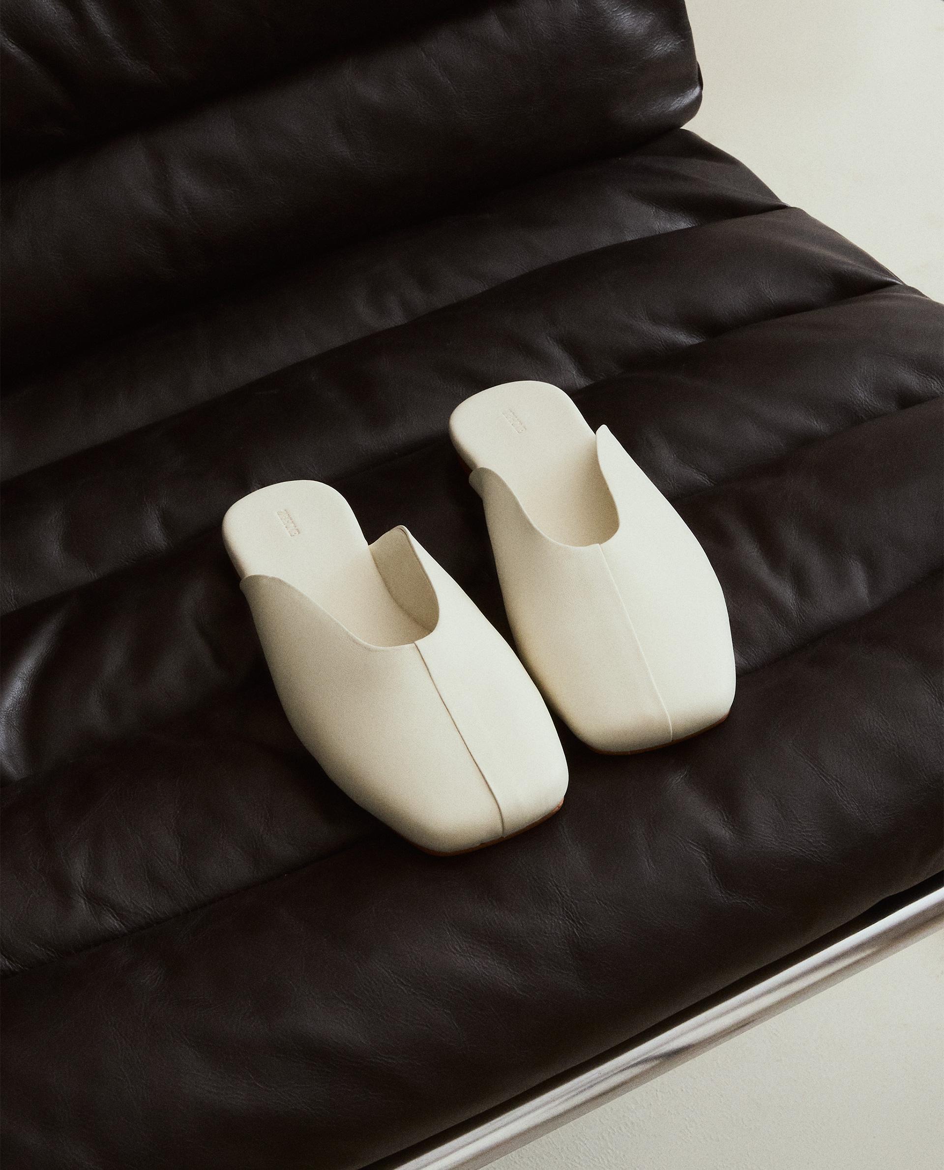 New Color] Bit Square-Toe Mules