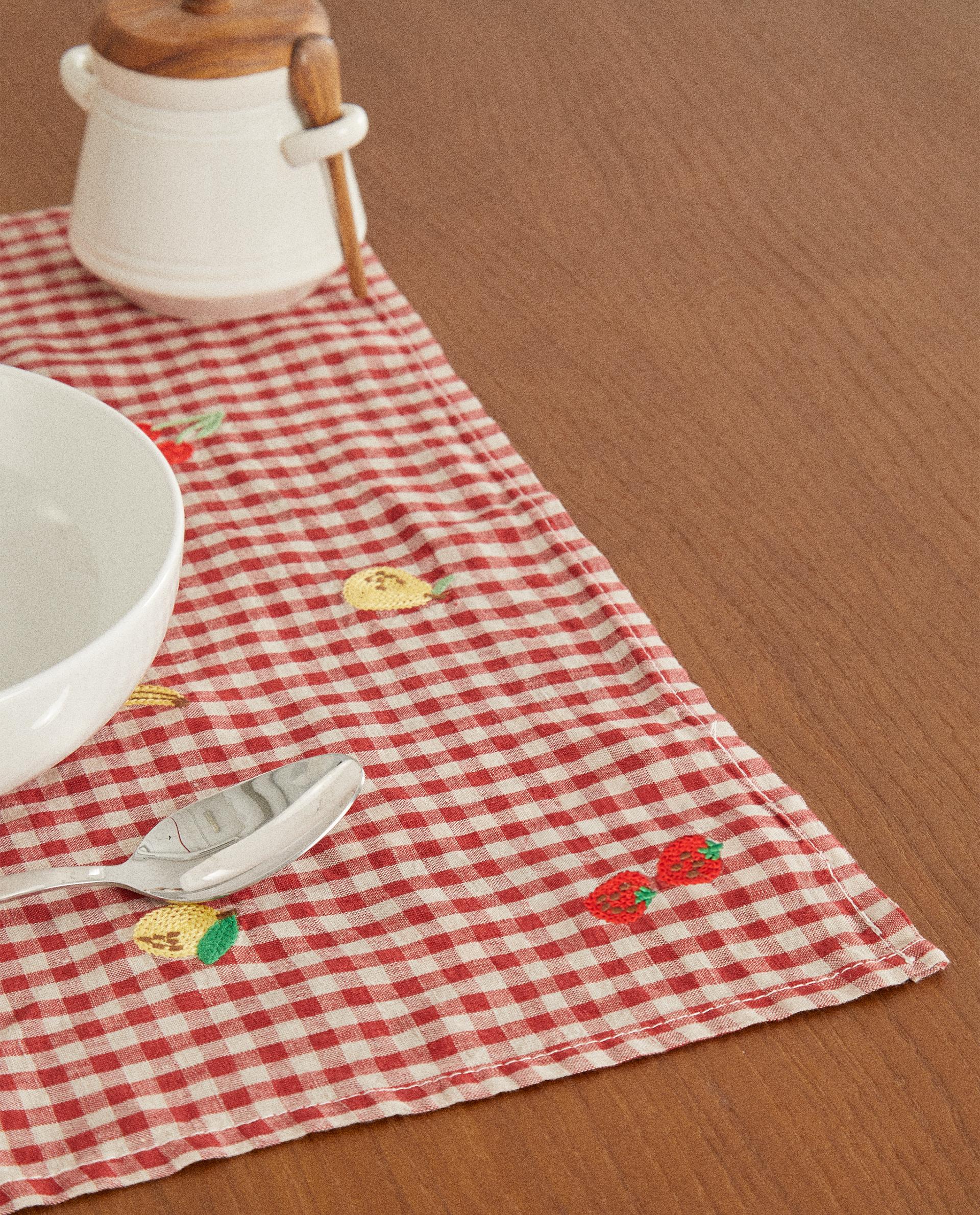 EMBROIDERED FRUIT PLACEMAT