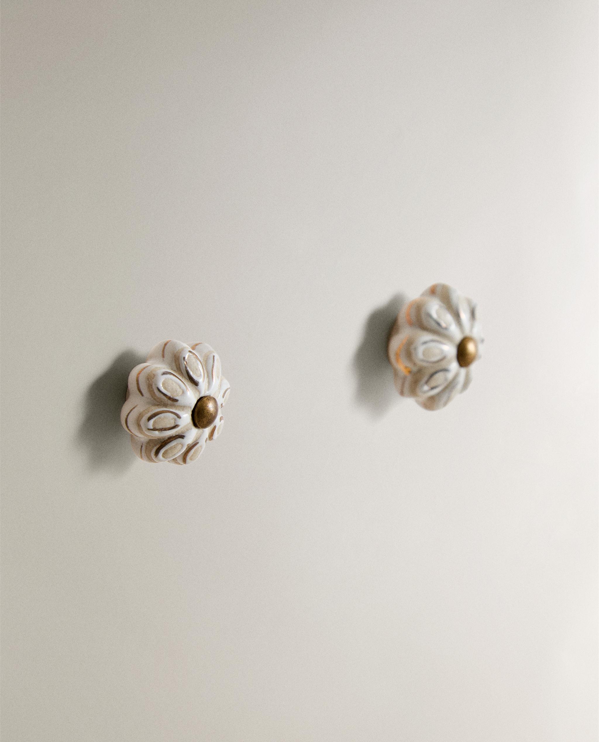 PACK OF CERAMIC FLOWER DOOR KNOBS (PACK OF 2) product thumbnail 4