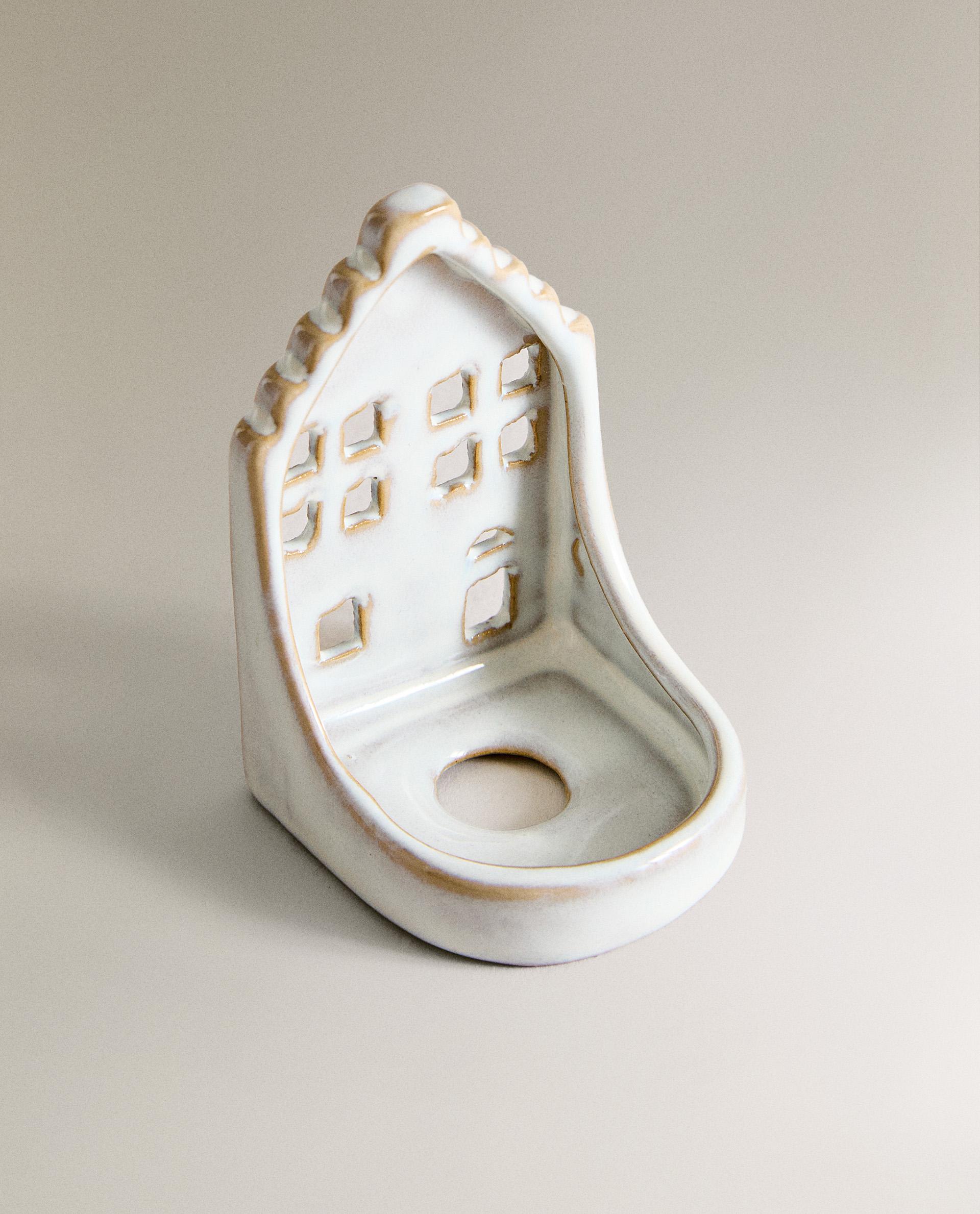 CERAMIC HOUSE CHRISTMAS TEALIGHT HOLDER