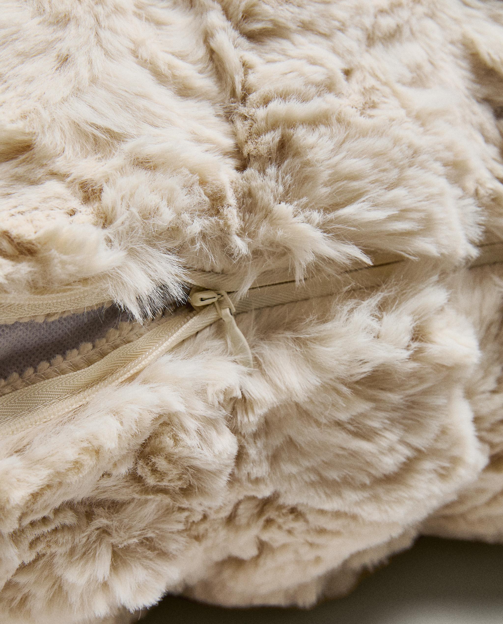 フェイクファー クッションカバー | Zara Home 日本/Japan