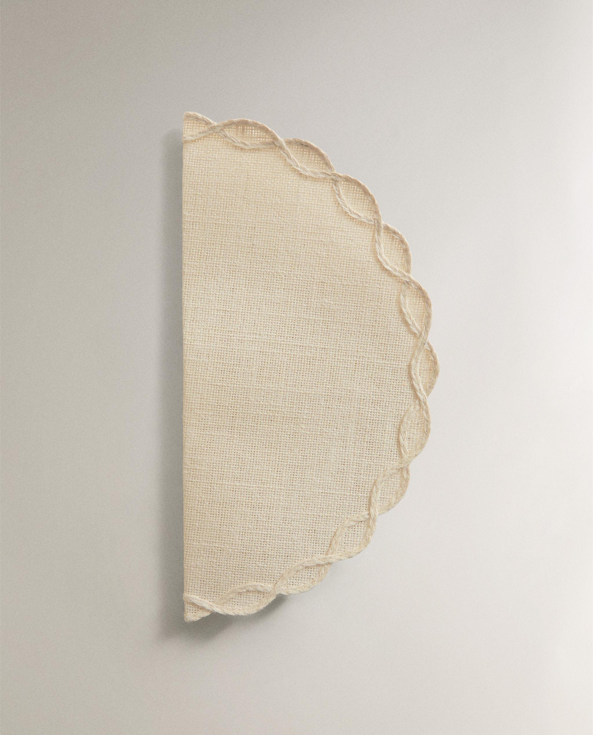 PLACEMAT WITH CHAIN DETAIL product thumbnail 5