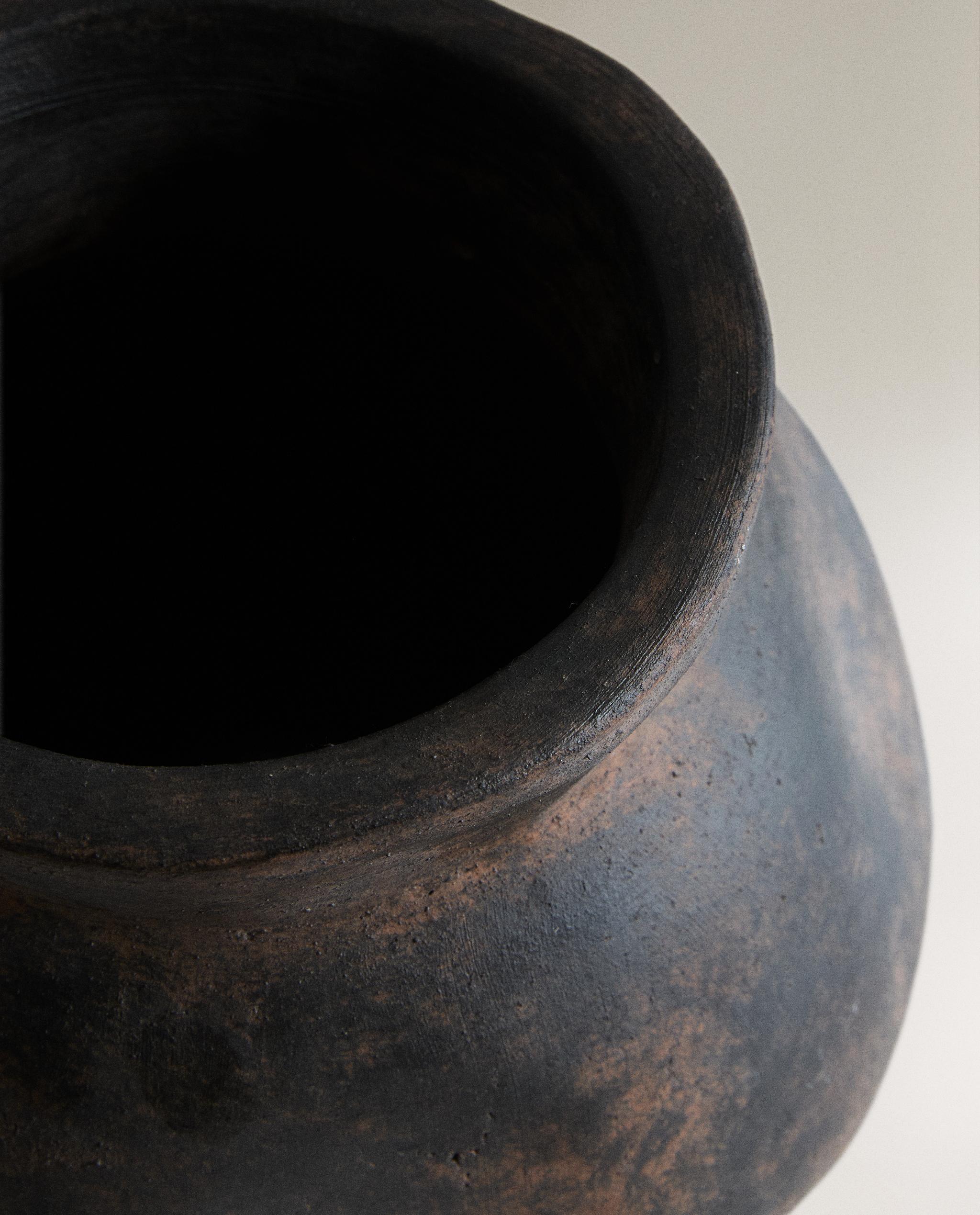 DECORATIVE OVAL CERAMIC VASE product thumbnail 4