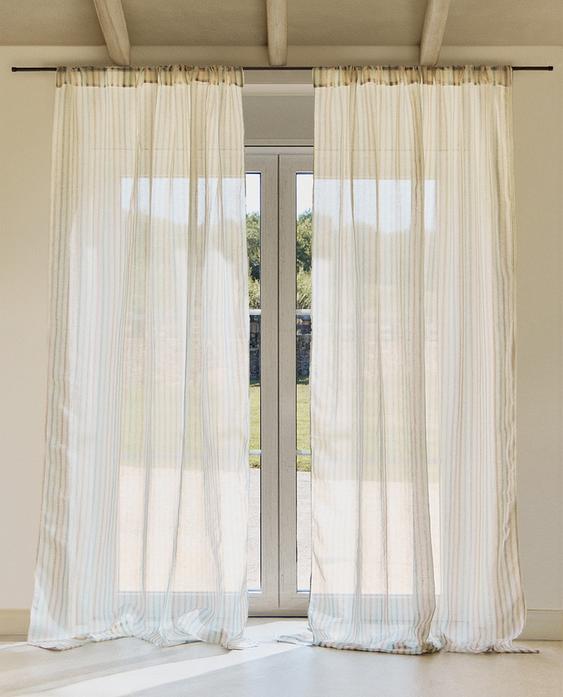 マルチカラーストライプカーテン 不透明度：低