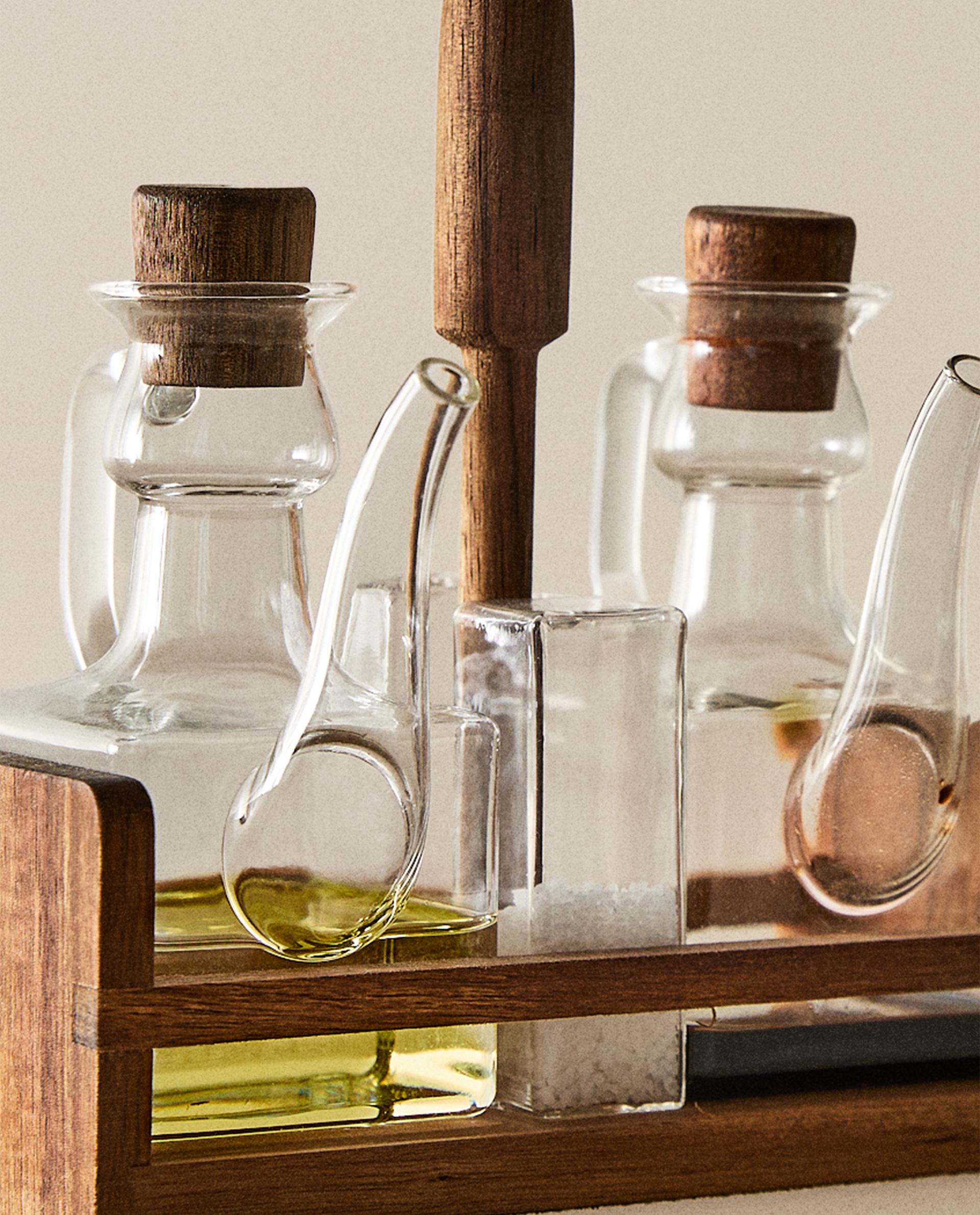 BOROSILICATE GLASS AND WOOD CRUET SET BOROSILICATE GLASS AND WOOD CRUET SET