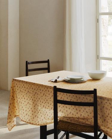 NAPPE FLEURS SAUVAGES AVEC DENTELLE