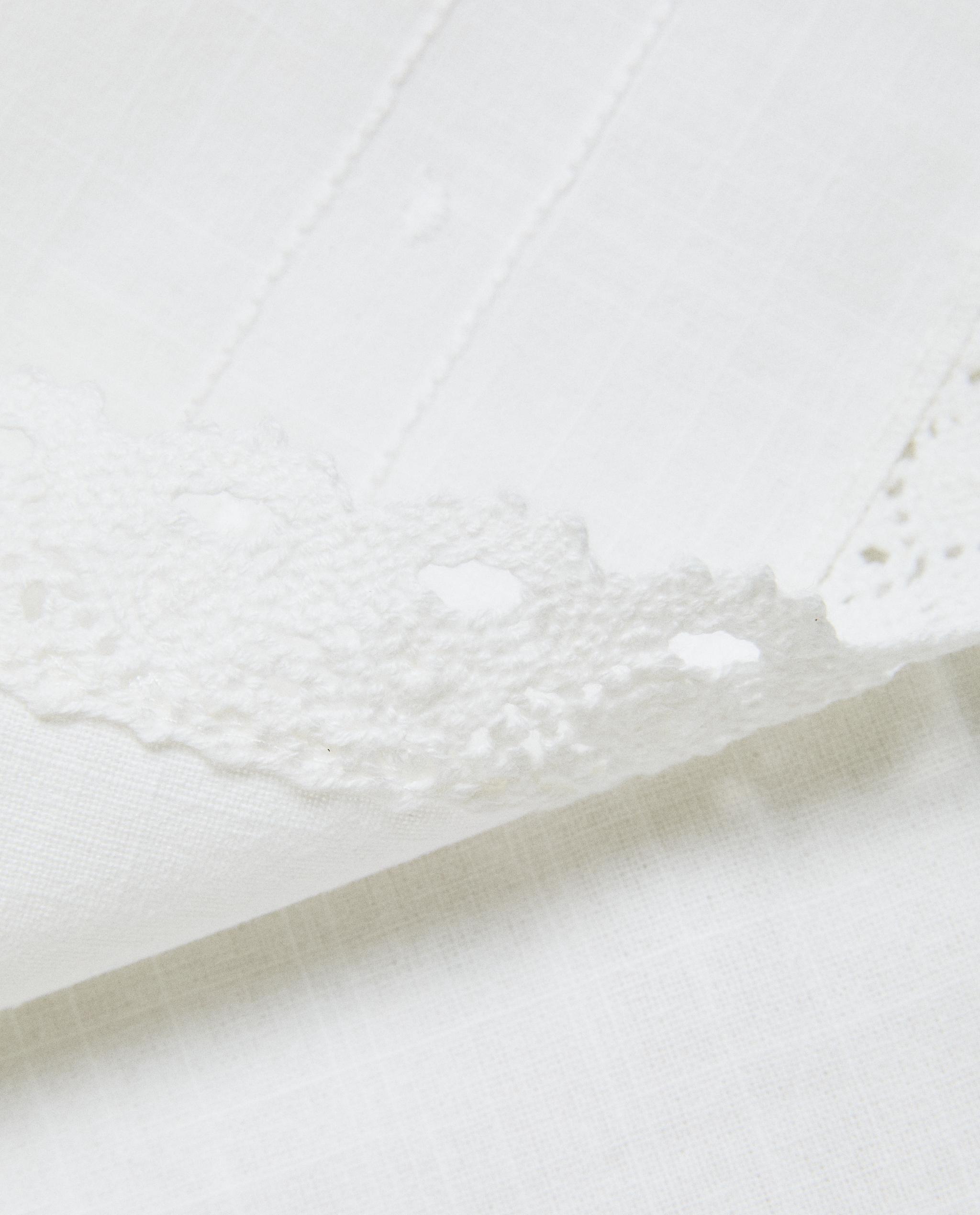 PACK OF EMBROIDERED AND LACE TRIM COTTON NAPKIN (PACK OF 2) product thumbnail 3