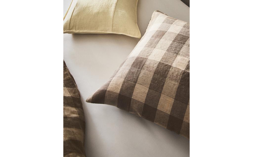 CHECKED LINEN PILLOWCASE