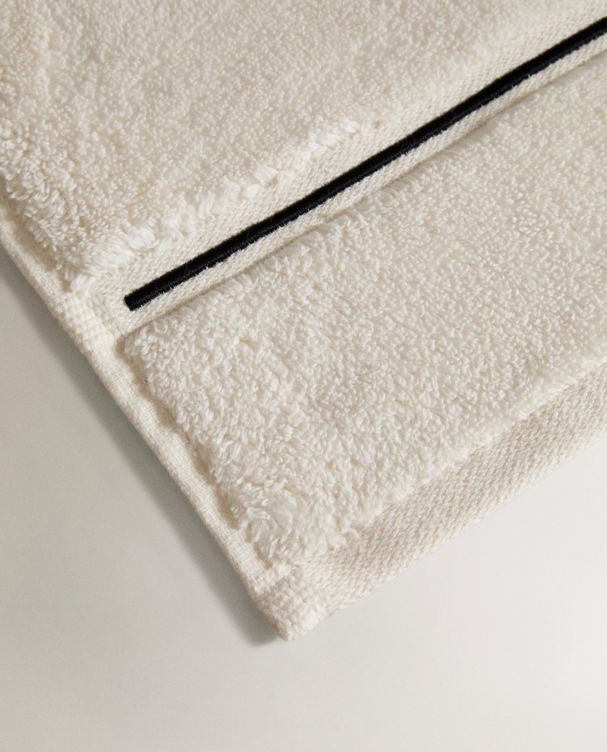 EMBROIDERED TRIM BATH TOWEL product thumbnail 2