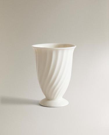 RAISED CERAMIC TOOTHBRUSH HOLDER