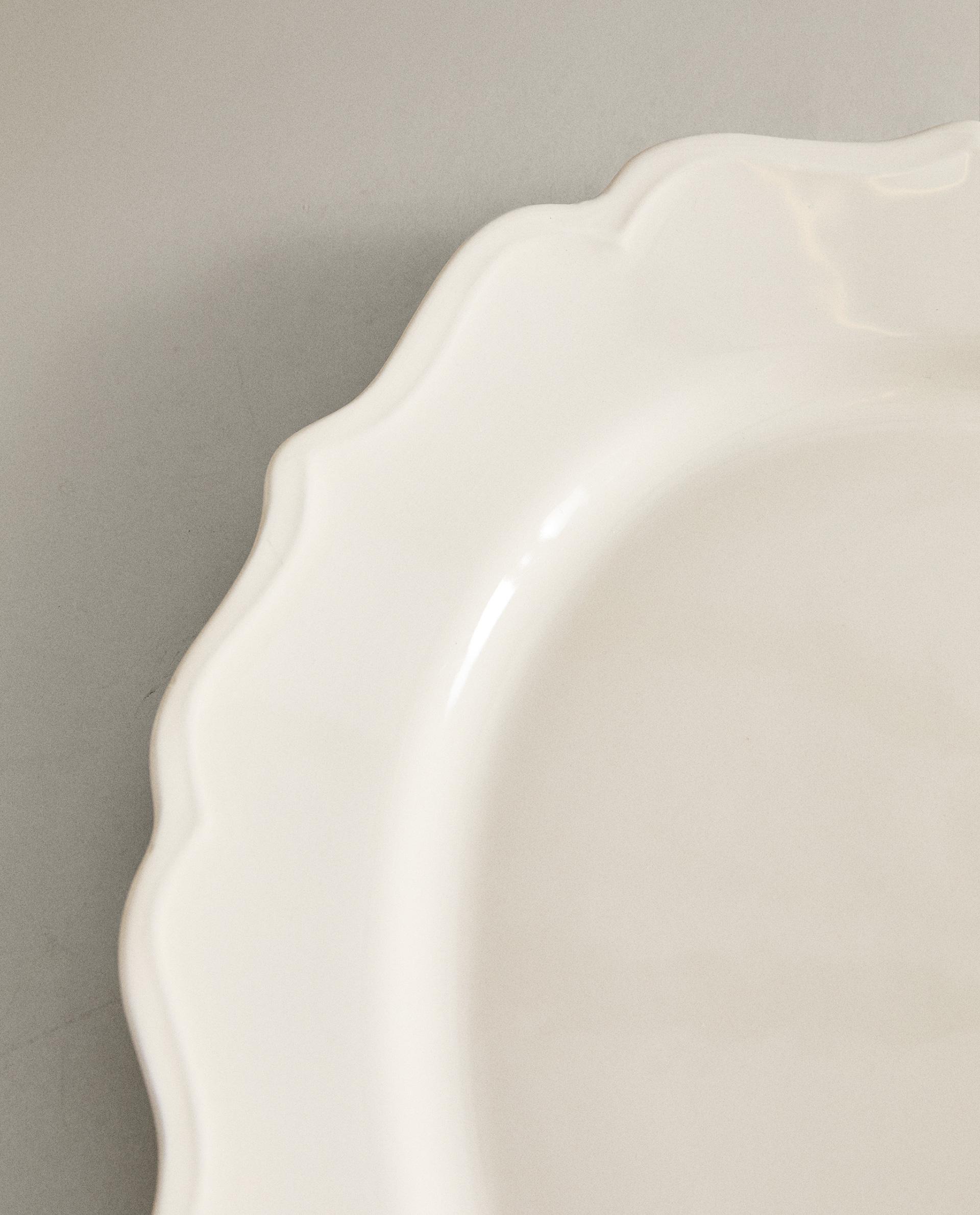 EARTHENWARE SERVING DISH WITH RAISED-DESIGN EDGE product thumbnail 3