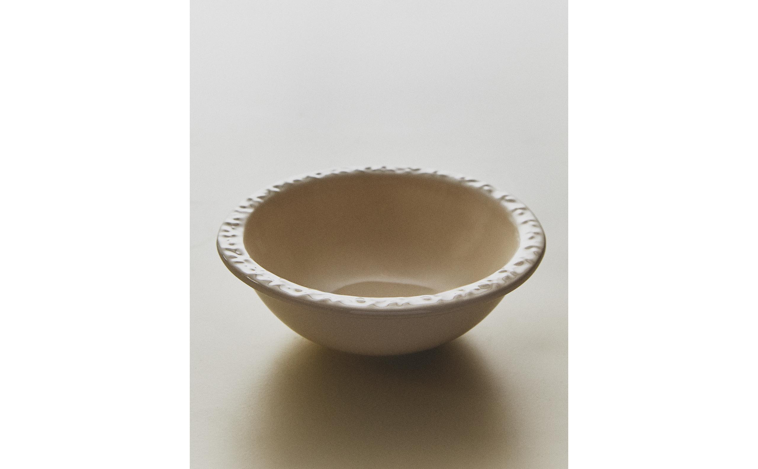 EARTHENWARE BOWL WITH RAISED-DESIGN EDGE product thumbnail 2