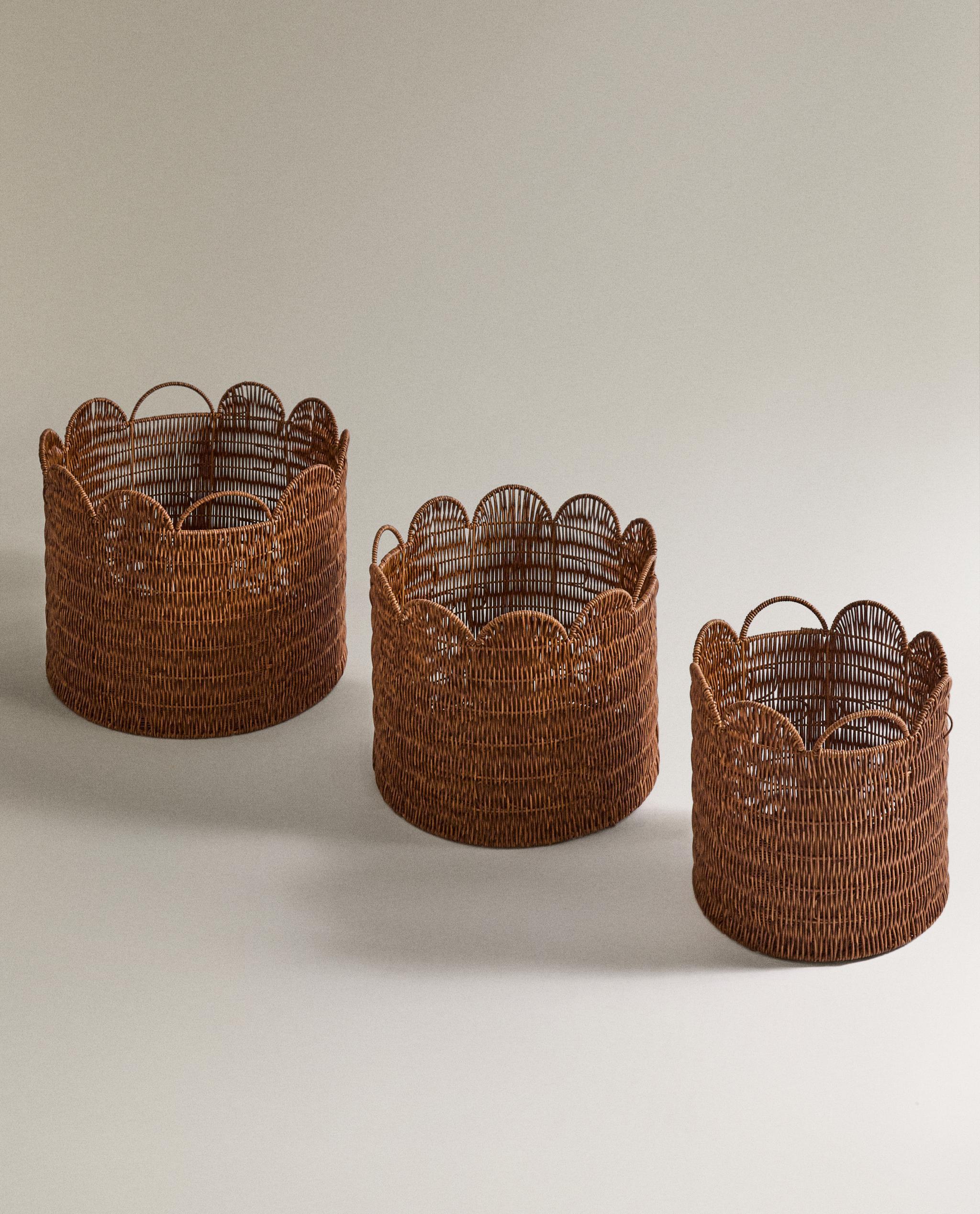 SCALLOPED ROUND RECYCLED PLASTIC BASKET