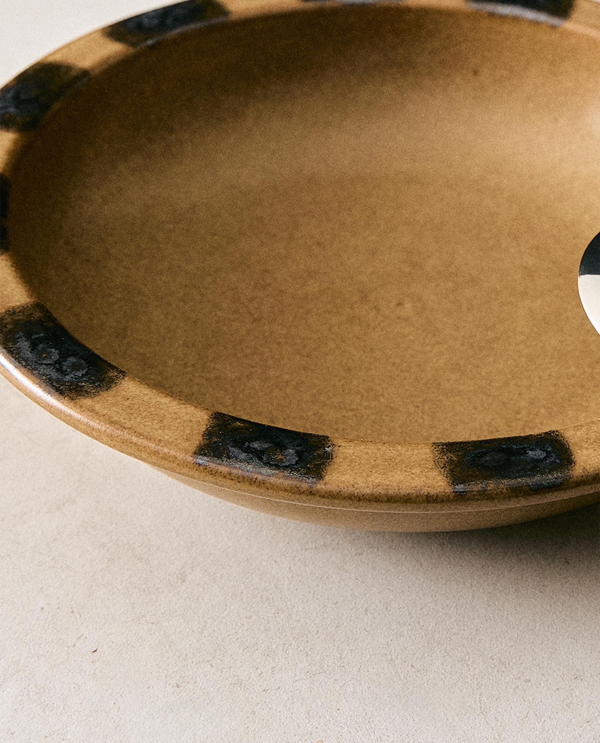 CONTRAST EARTHENWARE SALAD BOWL | Zara Home United States of America