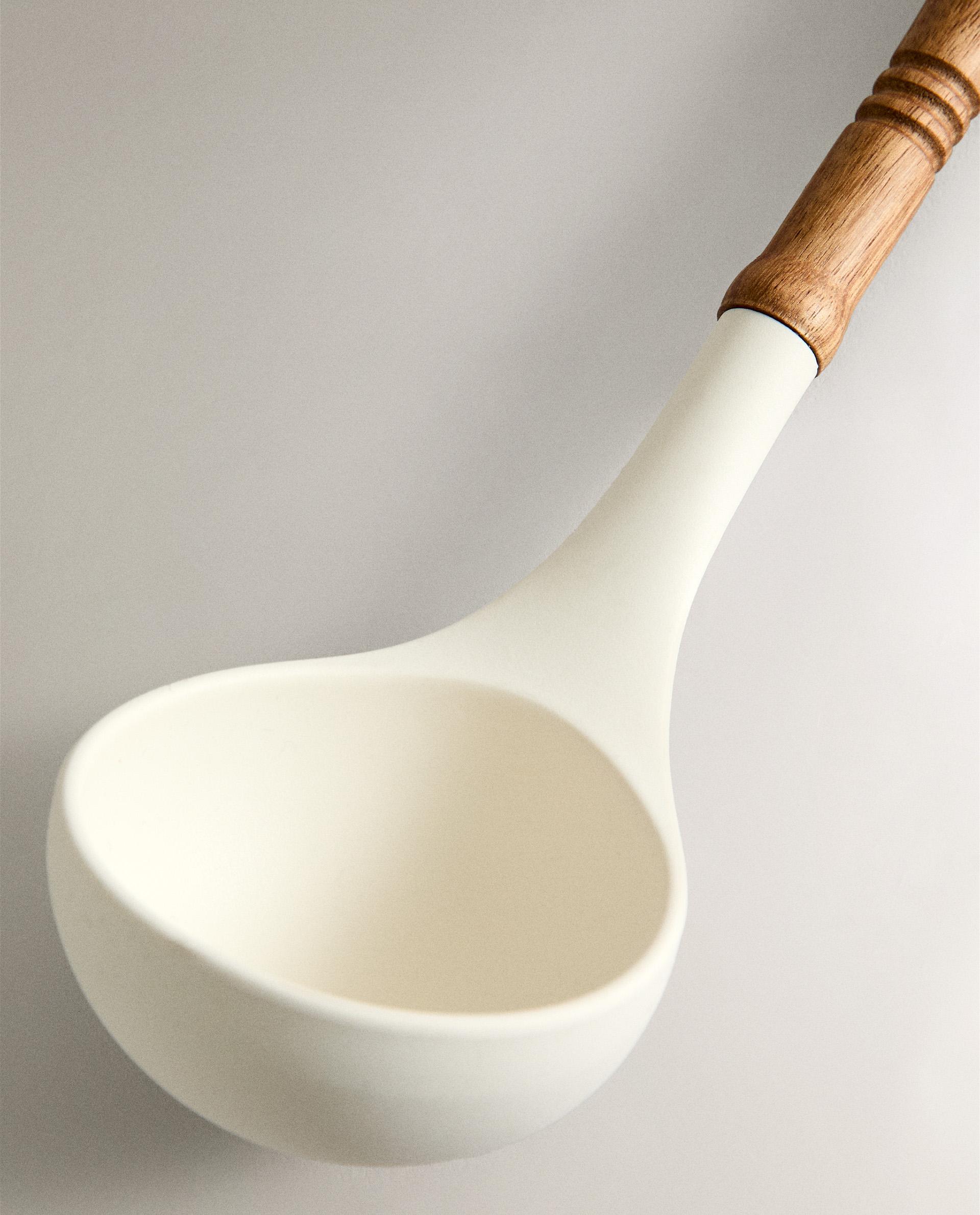 SILICONE AND WOOD LADLE product thumbnail 4