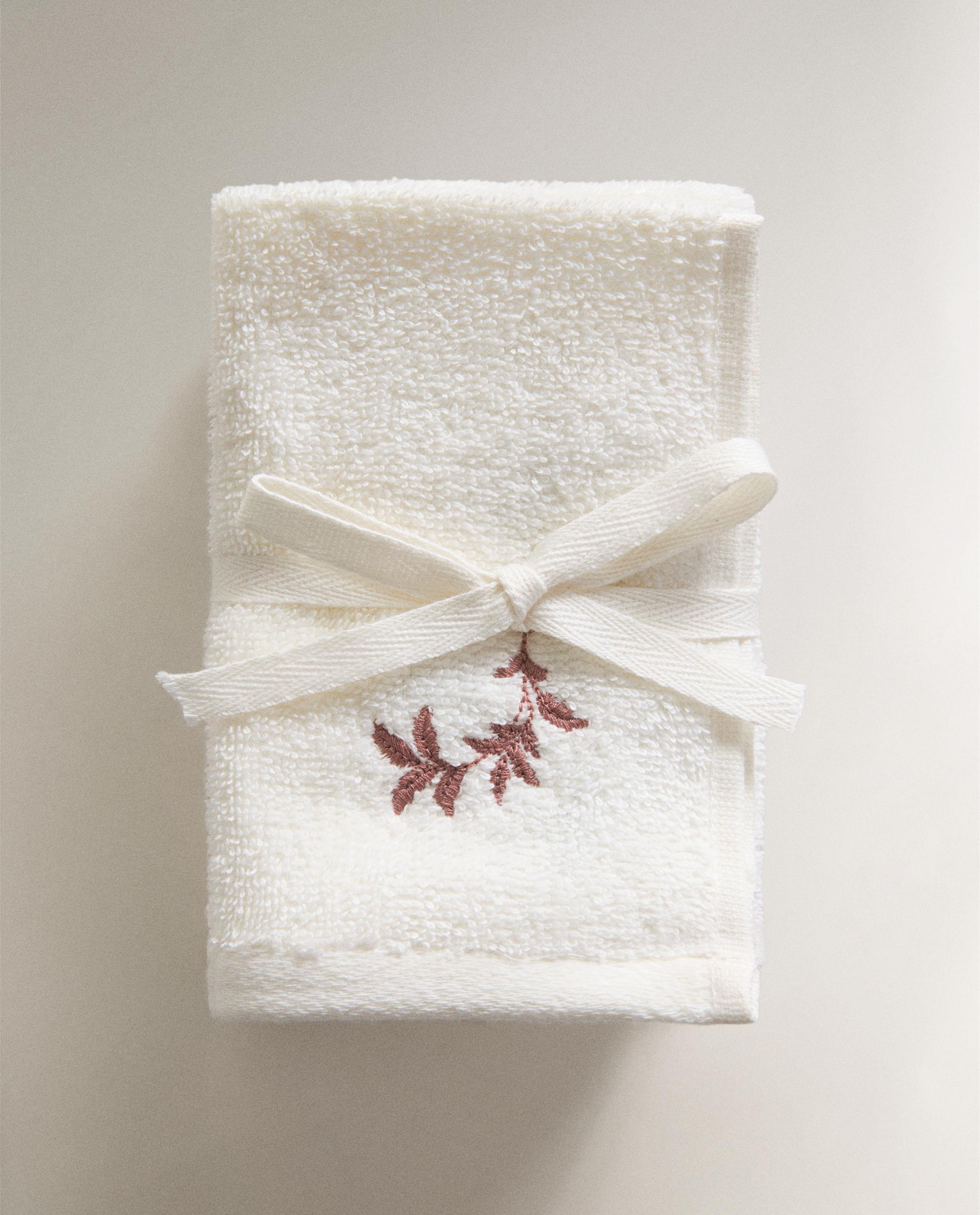 PACK OF HAND TOWELS WITH PLANT EMBROIDERY (PACK OF 3) product thumbnail 12