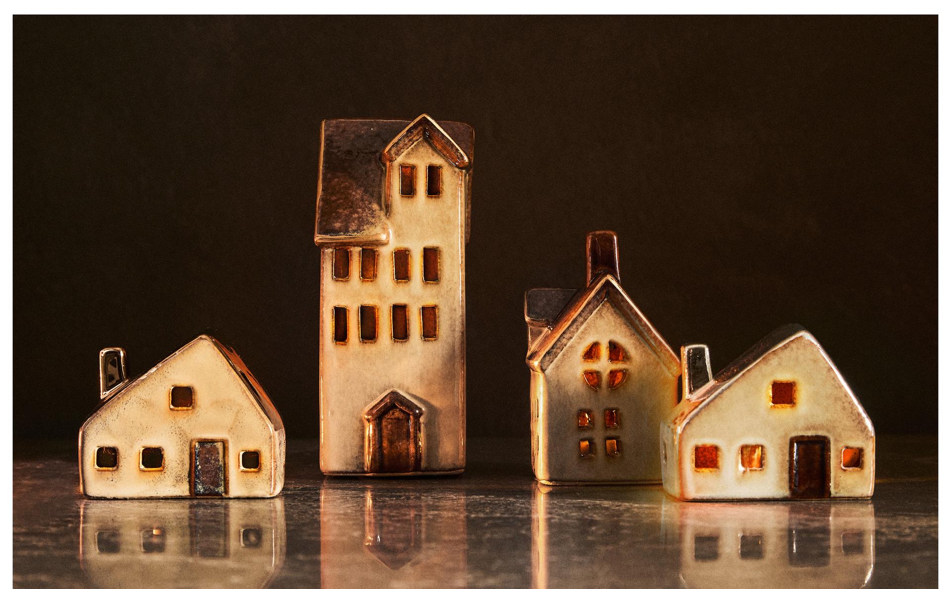 LIGHT-UP PORCELAIN HOUSES