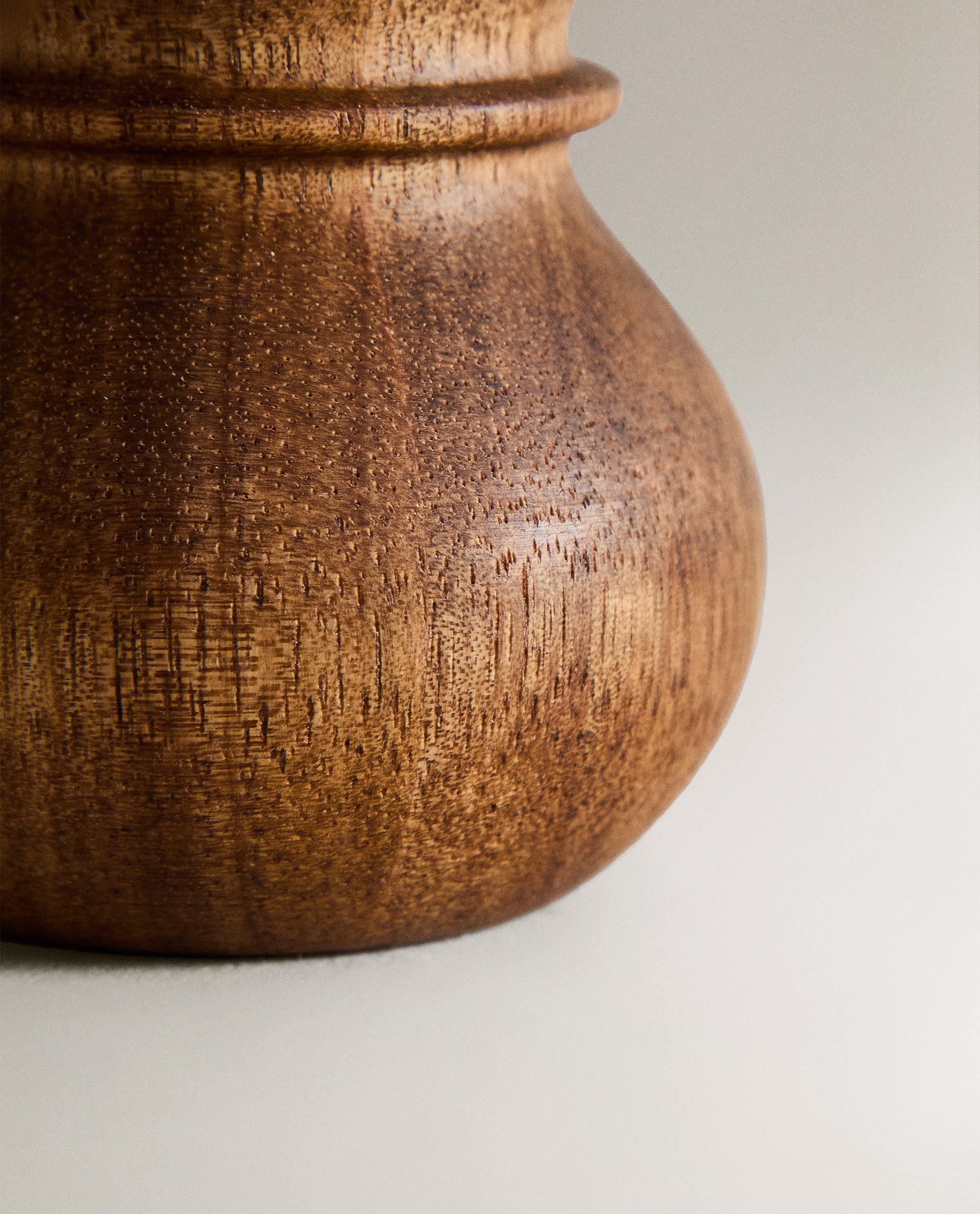 WOODEN SALT SHAKER product thumbnail 5